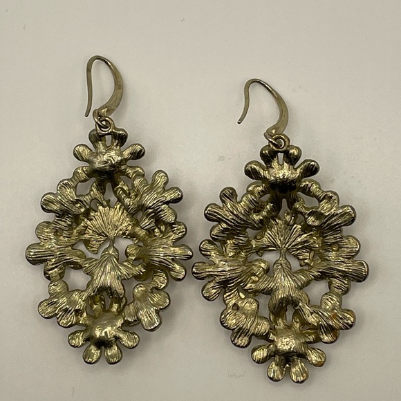 Flower & Butterfly Gold Brown small gem earrings - Picture 2 of 2